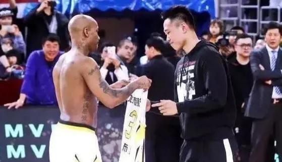 Allen đã không gia hạn hợp đồng của mình, Xiao Gao trở lại với bóng rổ Liaoning, người đàn ông xấu xa đã bị cướp, Yao Ming bị thẩm vấn, và Hining rất khó để rời khỏi đội (14)