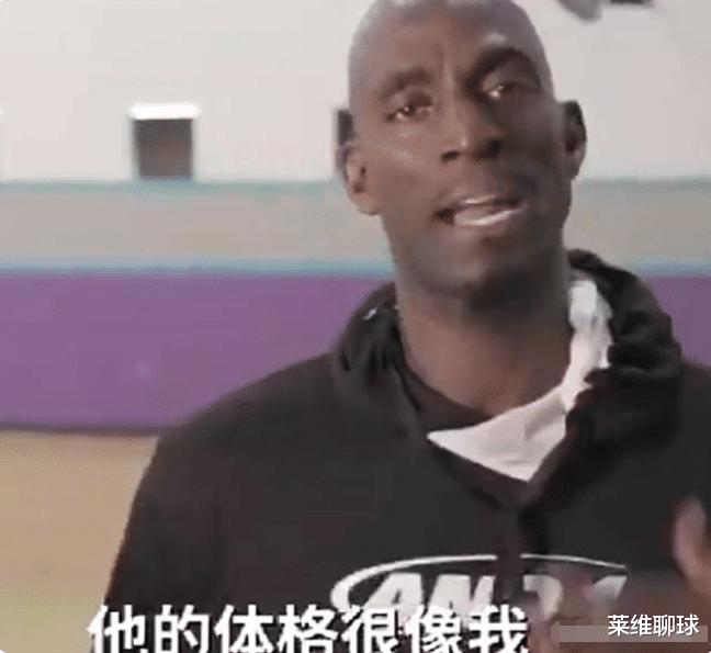 Garnett đã từng ca ngợi anh trai bóng rổ nam Zhou Qi: Anh ấy có 3 điểm như tôi! Đào tạo là trễ trong một giờ và bị chỉ trích (6)