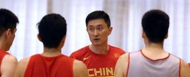 杜锋下课当助教，李春江任主帅，马布里训技术，男篮最佳教练来了(2)