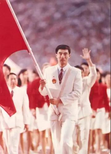 盘点中国历届奥运会旗手，各个郎才女貌，姚明算是比较突出的那一个(3)