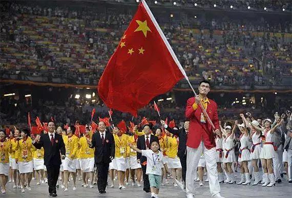 盘点中国历届奥运会旗手，各个郎才女貌，姚明算是比较突出的那一个(6)