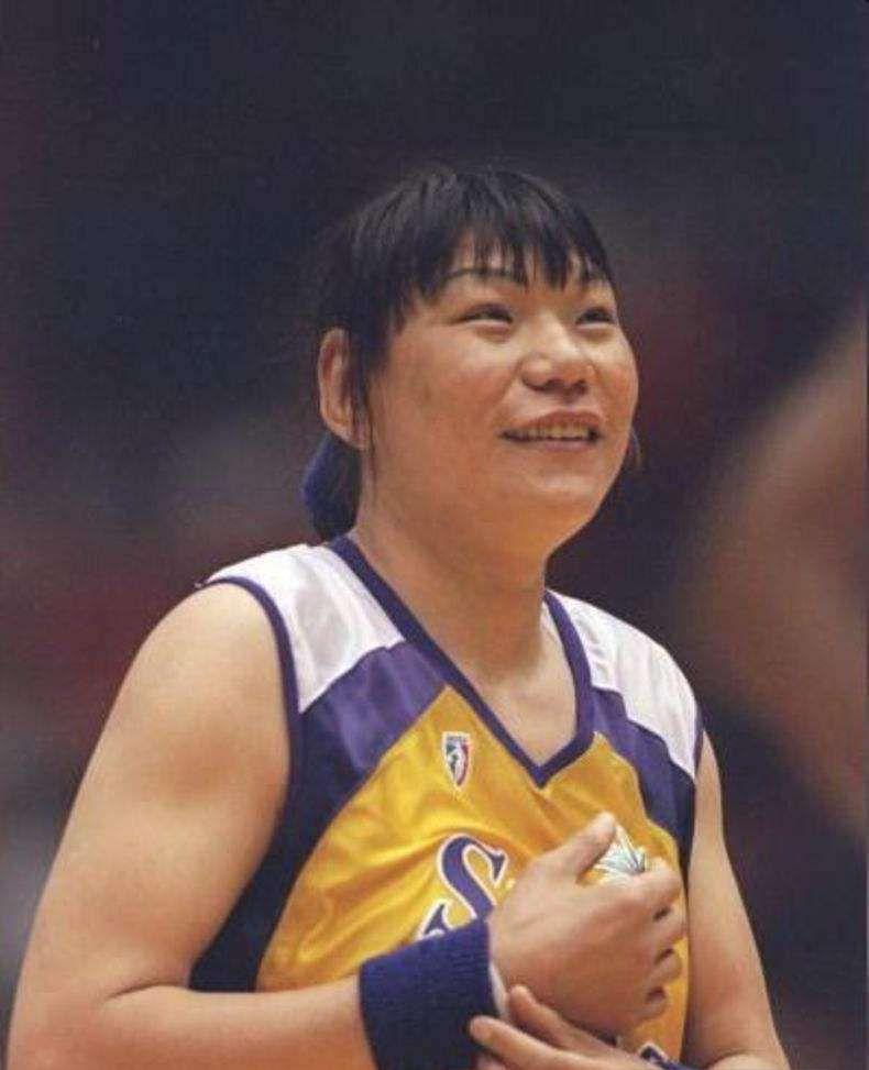 中国女篮的巅峰，穷的光脚打球，郑海霞到底有着什么样的经历？(2)