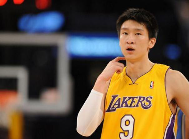 Giúp Lakers giành chức vô địch và trở về CBA sau khi trở về nhà. Sun Yue là một cầu thủ hậu vệ đáng tiếc (1)