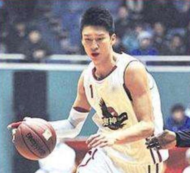 Giúp Lakers giành chức vô địch và trở về CBA sau khi trở về nhà. Sun Yue là một cầu thủ hậu vệ đáng tiếc (4)