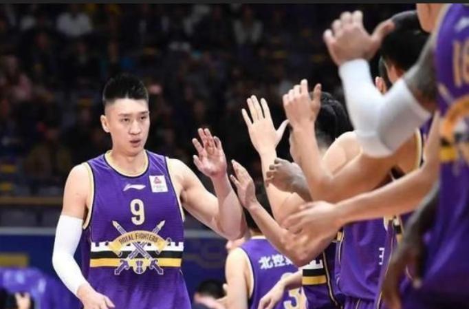 Giúp Lakers giành chức vô địch và trở về CBA sau khi trở về nhà. Sun Yue là một cầu thủ hậu vệ đáng tiếc (5)