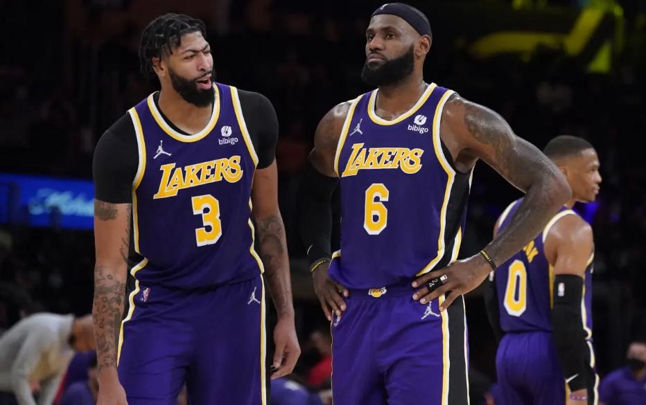 Gửi đi lông mày dày? Một trang web bóng rổ ở Hoa Kỳ có kế hoạch lên kế hoạch cho ba bộ giải pháp giao dịch cho Lakers, có liên quan đến Bulls? (9)