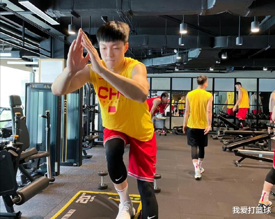 中国男篮开始集训，山东队续约刘毅，解立彬带队训练(1)