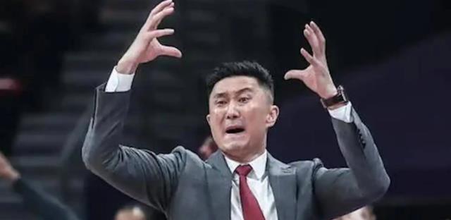 中国男篮阵容新调整，2位大将被淘汰，剩余14人留队(3)