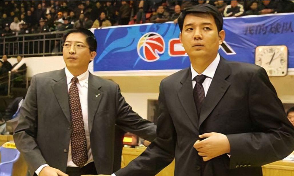Hu Weidong, một người nổi tiếng bóng rổ nổi tiếng của Trung Quốc: Bộ sưu tập MVP ghi điểm Vua King để hỗ trợ Wang Sanchu Wang Yu trong một (4)