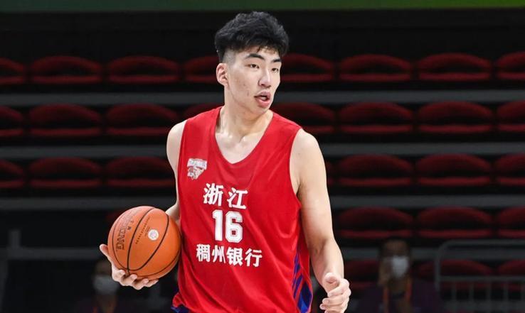 又一位中国球员将要单独试训NBA，球迷：希望雄鹿队不要不知好歹(7)