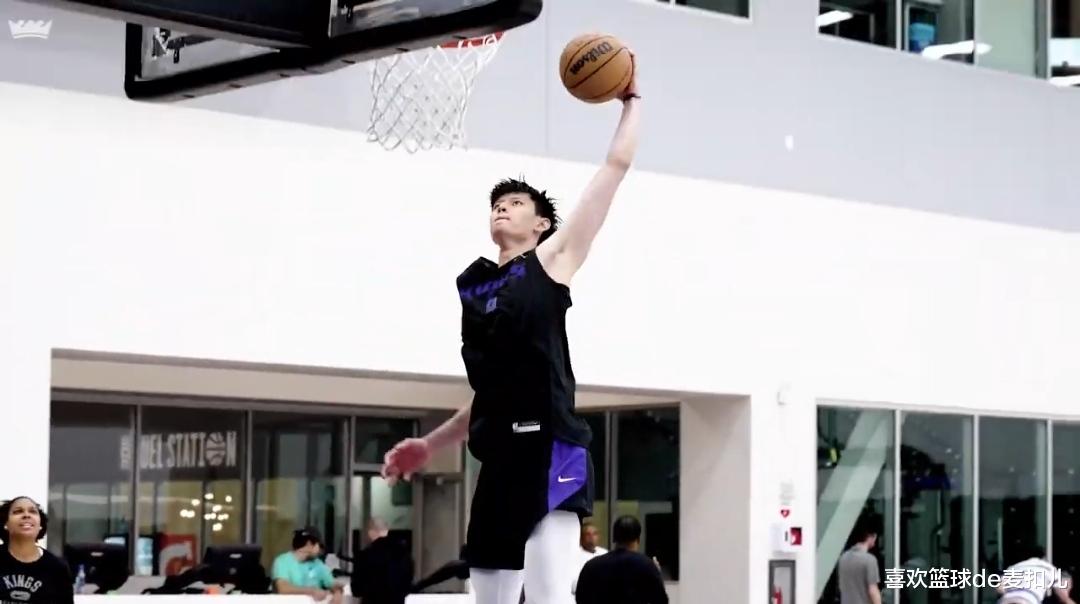 曾凡博NBA试训视频曝光，他是目前最有希望成为NBA球员的中国人(1)
