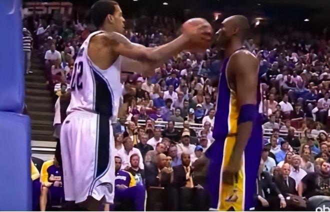 NBA五大“霸气”镜头： 艾弗森跨过泰伦卢，科比被挑衅面不改色(5)