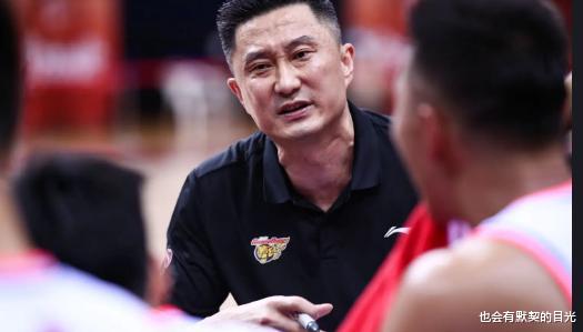中国男篮的没落，究竟是球员不行还是教练不行？男篮比男足更差？(1)