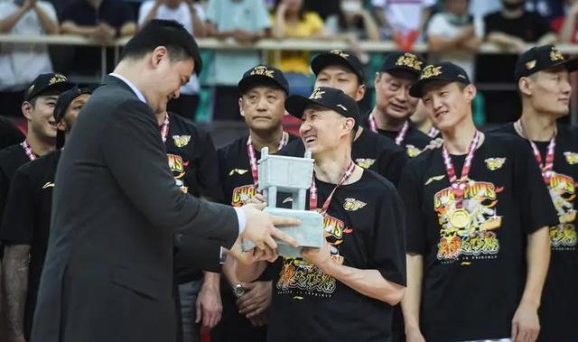 CBA Tin tức mới nhất! Tiếp xúc Guangdong xem xét huấn luyện viên, đội bóng rổ nam Liêu Ninh bị cắt đứt, Guo Shiqiang đã dẫn dắt đội lên vương miện (2)