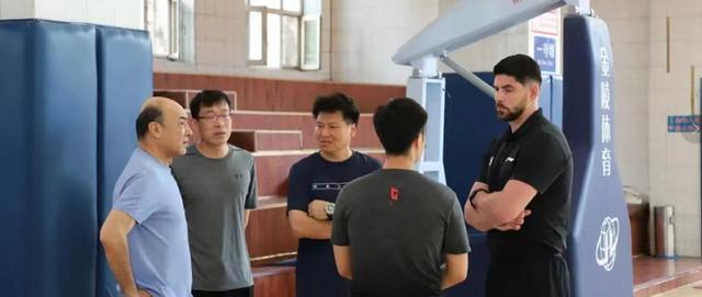 CBA Tin tức mới nhất! Người bảo vệ hàng đầu đã gia nhập Shandong, các quan chức của Tân Cương thuyết giảng huấn luyện viên, Guo Shiqiang đã dẫn dắt đội đánh bại (3)