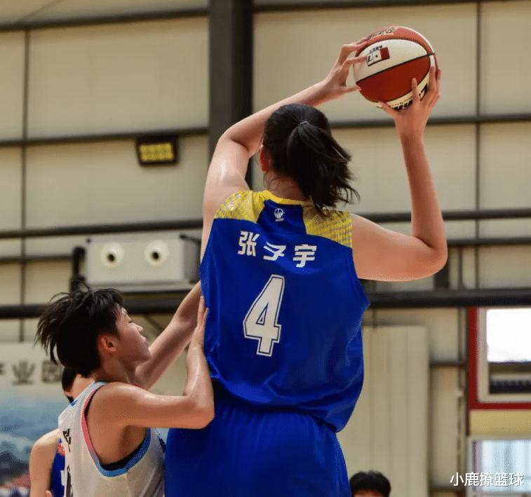 中国篮坛又一超级内线！15岁2米23，单场62分13板，姚明重点培养(2)