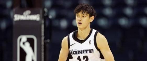 Ai là người ký kết của Bắc Kinh, Lan Yin đã tiết lộ hướng đi của Zhao Rui, và đội bóng rổ nam Trung Quốc đã gây ra cuộc thảo luận sôi nổi (1)