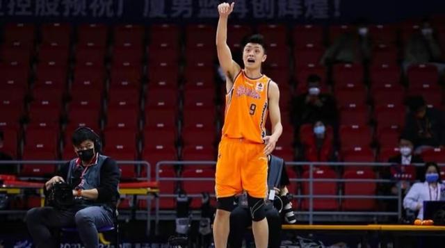 上海男篮裁掉四人，吉林试训NBA探花秀，混血小将加入新疆青年队(2)
