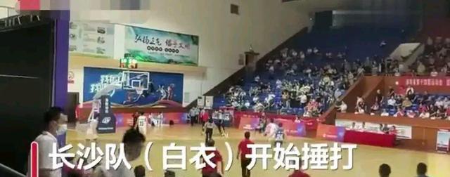 严惩不贷！中国篮球赛爆发激烈冲突，球员被打出血！(1)