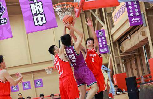“青胜于篮，为我而燃”北京中小学生篮球冠军赛收官(3)