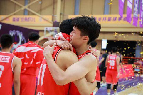 “青胜于篮，为我而燃”北京中小学生篮球冠军赛收官(4)