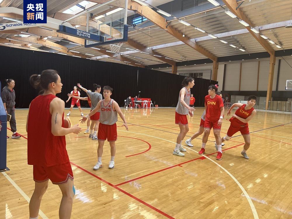 中国女篮抵达悉尼 冲刺2022女篮世界杯(2)