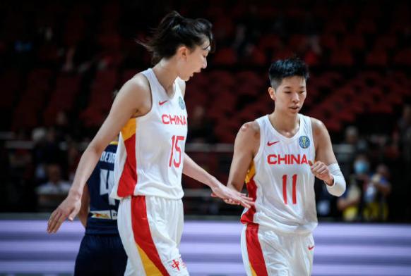Huang Sijing đã bùng nổ 10 điểm trong một phần tư, đội bóng rổ nữ Trung Quốc đã chơi một 12-0 khác, và đội duy nhất dẫn đầu 10 điểm và 8 điểm (1)