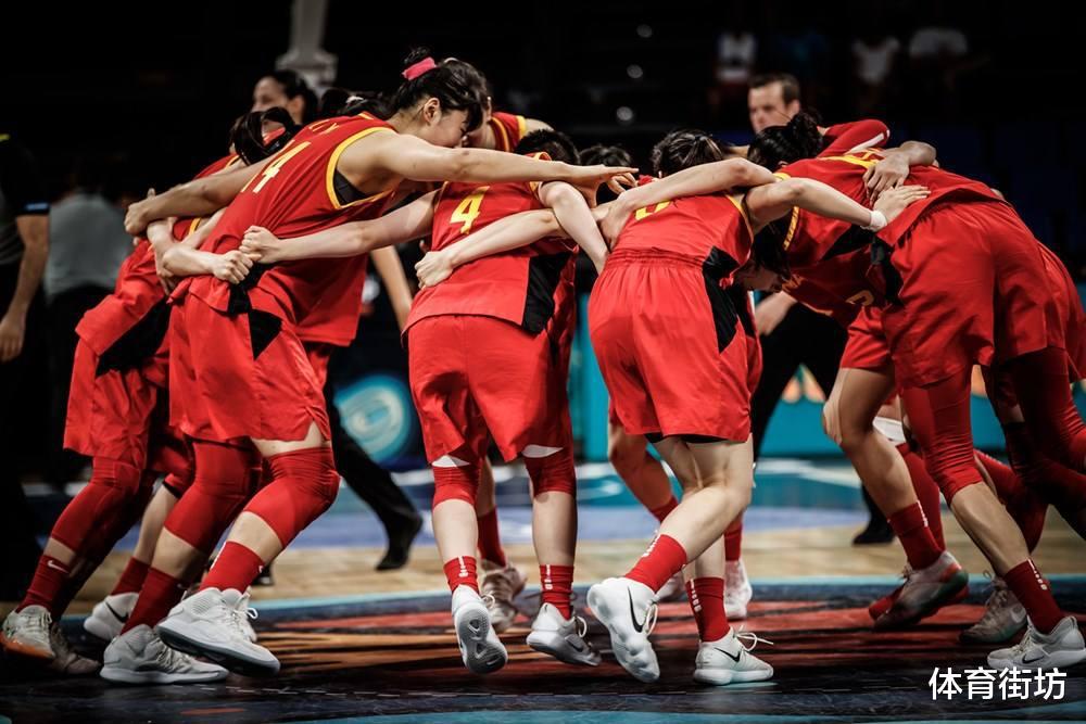 时隔28年，中国女篮挺进世界杯八强，两大女武神暴走一战！(1)