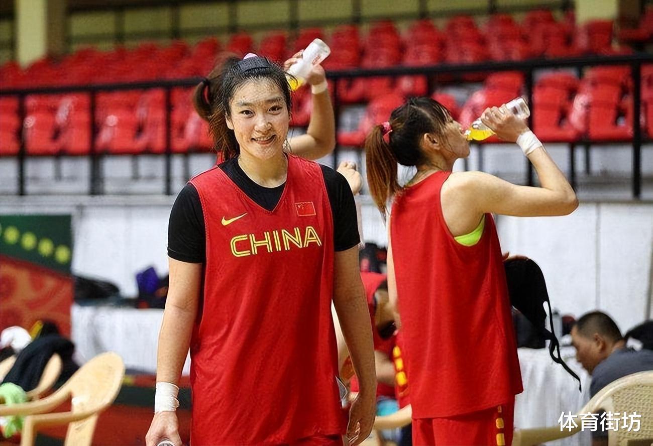 时隔28年，中国女篮挺进世界杯八强，两大女武神暴走一战！(2)