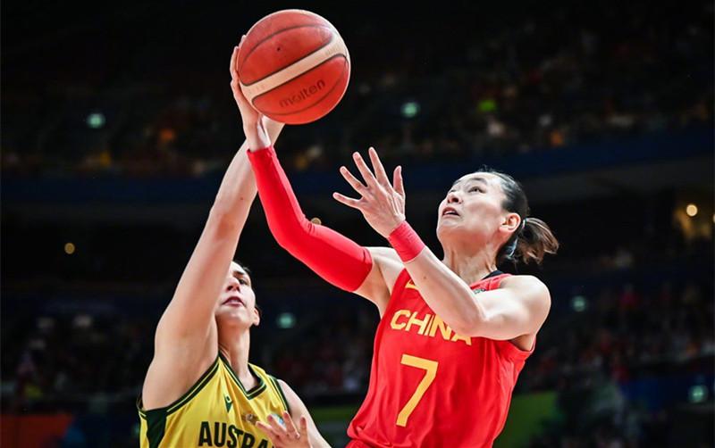 中国女篮挺进决赛！但也别忘了她：谢谢你，2个超大空篮都没进(3)