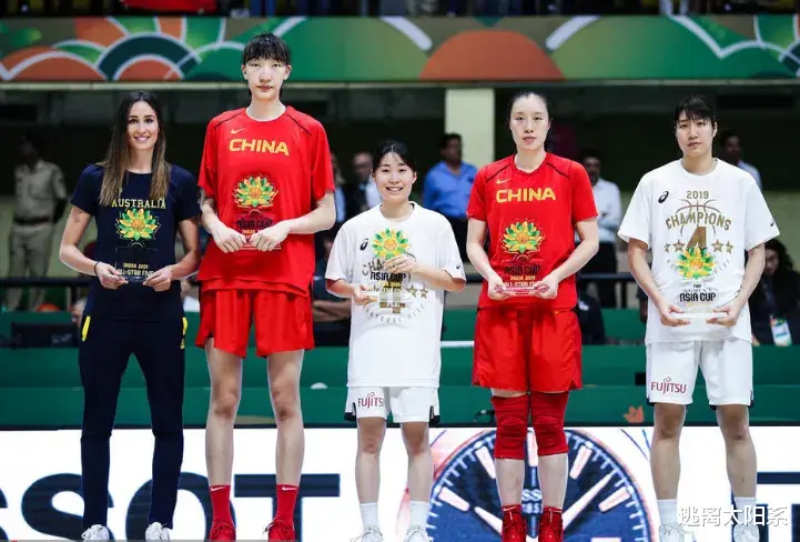 中国女篮从低谷到辉煌，主要就是新人起来了，决赛对美国让20分才能打(2)