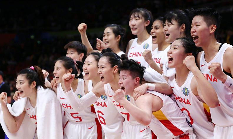 全民瞩目！中国女篮获世界杯亚军，刷爆热搜榜，收视率创新高(4)