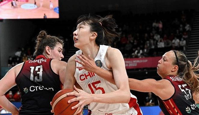 全民瞩目！中国女篮获世界杯亚军，刷爆热搜榜，收视率创新高(5)