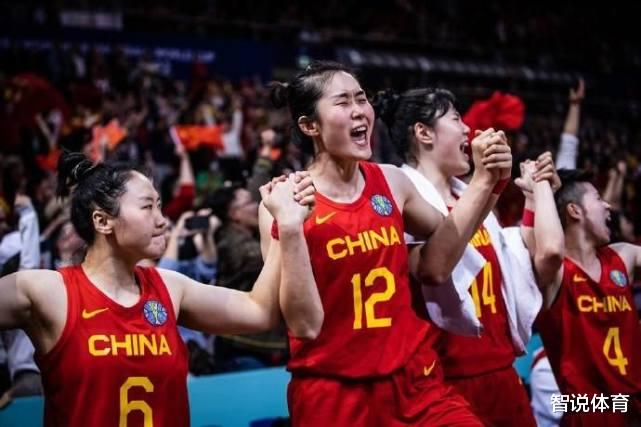 中国女篮与美国队比赛结束，曝3人获美国球探关注，未来有望留洋(1)