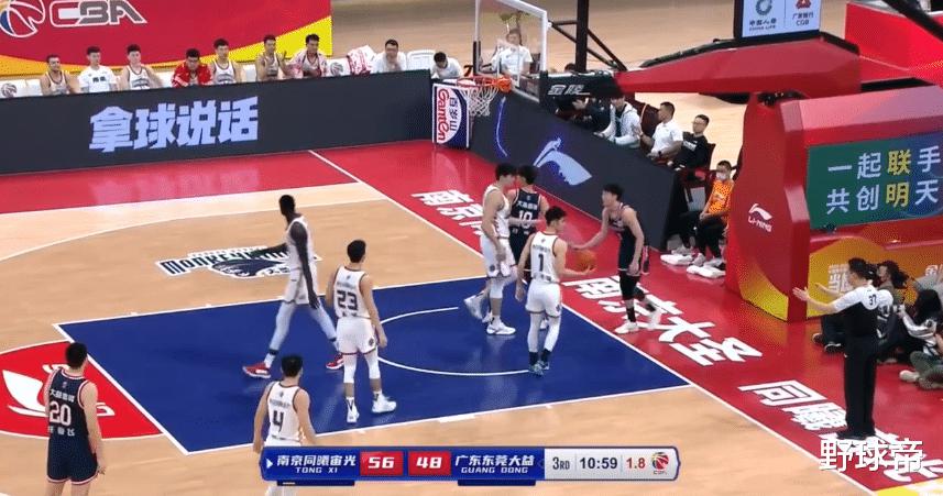 生涯第2场比赛，就是打广东男篮！连续神仙球，难怪王岚钦是状元(1)
