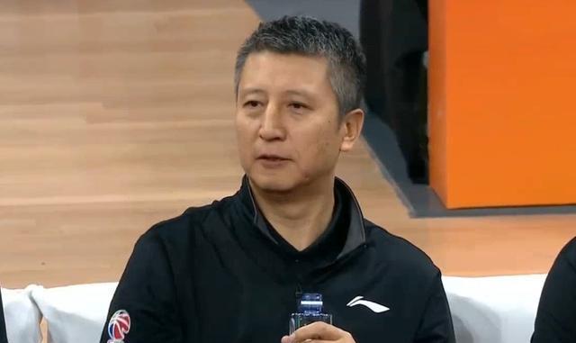 Chương trình hàng đầu trong trung tâm vô địch là hoàn hảo, Chen Yingjun thật tuyệt vời. Cựu chiến binh 36 tuổi đã cắt 27 điểm và 4 lần nghỉ, điều này thật đáng ngưỡng mộ! (1)