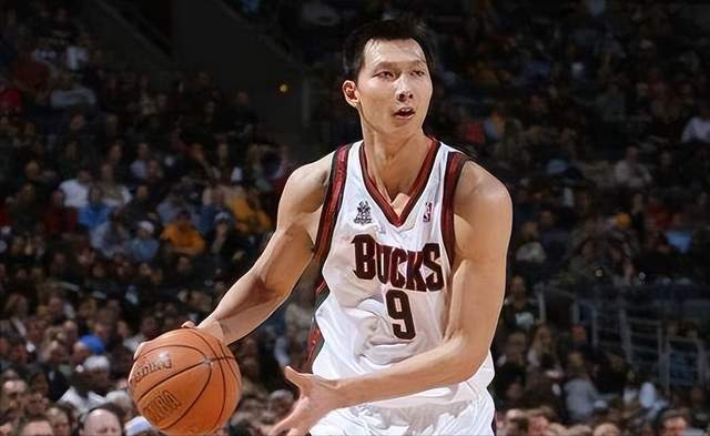 Bóng rổ: Ai là cầu thủ Trung Quốc đầu tiên vào NBA? (5)