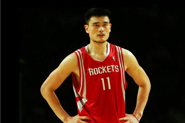 Bóng rổ: Ai là cầu thủ Trung Quốc đầu tiên vào NBA? (7)