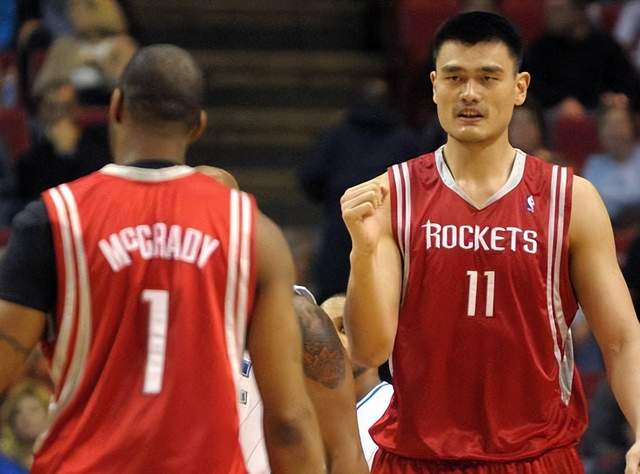 Bóng rổ: Ai là cầu thủ Trung Quốc đầu tiên vào NBA? (số 8)