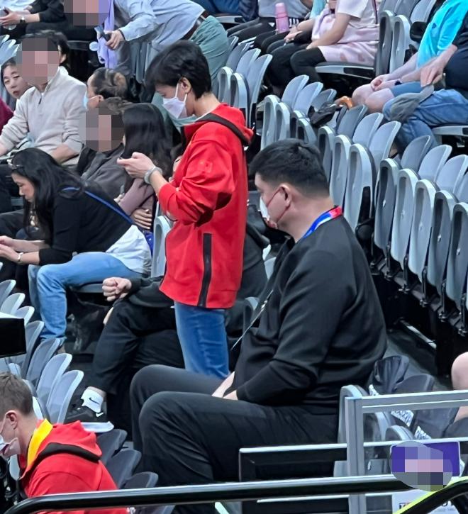 42 -year -old Yao Ming sống ở Úc! Hình này dày và biến dạng ghế đẩu là tuyệt vời (3)
