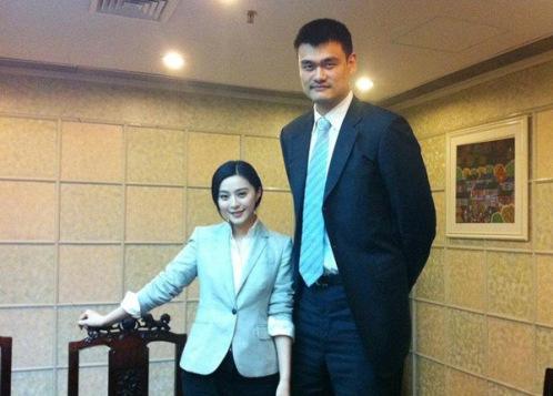42 -year -old Yao Ming sống ở Úc! Hình này dày và biến dạng ghế đẩu là tuyệt vời (9)