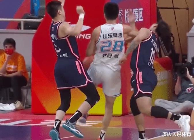Cuộc đấu tay đôi của Lu Yue đã nóng bỏng: Ren Junfei đánh vào vai anh và bay lên vai+chân trên để ăn biểu tượng Zhao Rui và khuỷu tay đau đớn và lăn thẳng (3)
