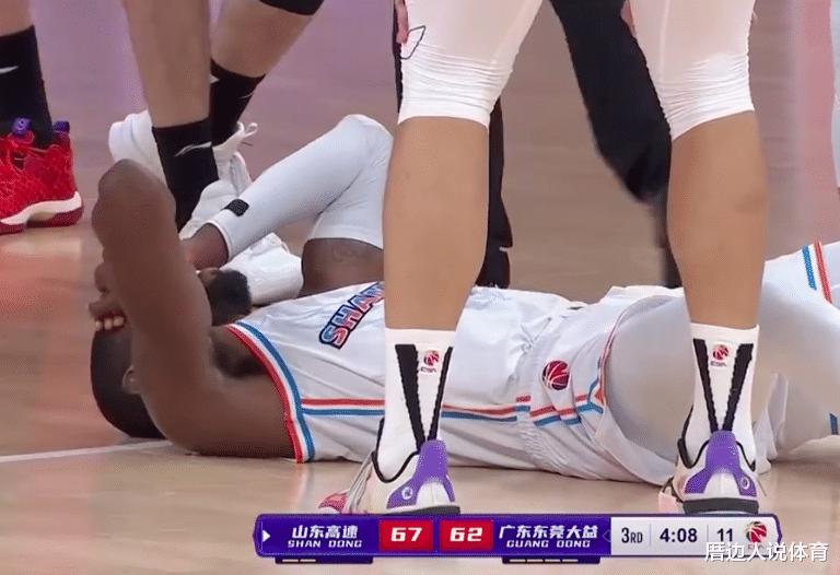 Cuộc đấu tay đôi của Lu Yue đã nóng bỏng: Ren Junfei đánh vào vai và bay lên vai+chân trên để ăn biểu tượng Zhao Rui và khuỷu tay đau đớn và lăn thẳng (4)