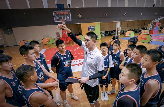 CBA Tin tức mới nhất! Đội bóng rổ nam Thượng Hải xem xét huấn luyện viên, Sun Yue đã tổ chức chương trình đầu tiên của huấn luyện viên, Ren Junfei hoàn trả (3)