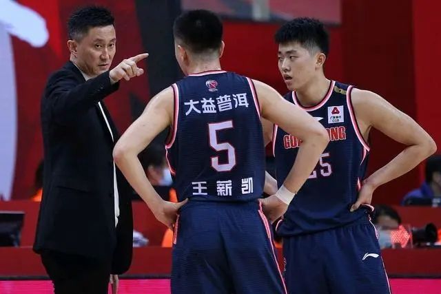 chán! Hai nhà vô địch lớn của đội bóng rổ nam Quảng Đông đã bị bỏ rơi, du Feng mất kiên nhẫn để cảnh báo các cầu thủ (1)