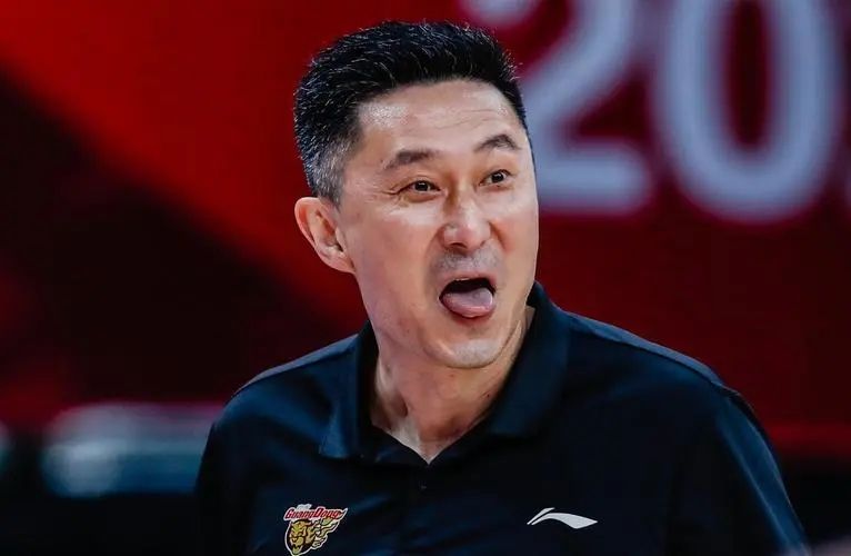 chán! Hai nhà vô địch lớn của đội bóng rổ nam Quảng Đông đã bị bỏ rơi, Du Feng mất kiên nhẫn để cảnh báo các cầu thủ (5)