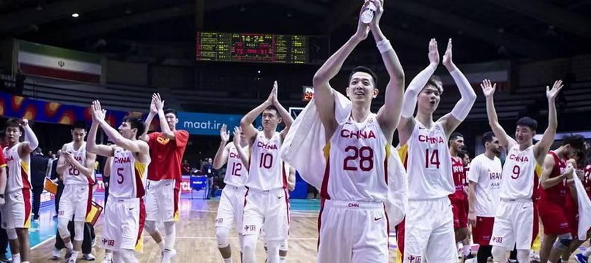 FIBA世界杯官媒贺中国男篮出线配图被指搞事情，不仅是球员和号码(2)