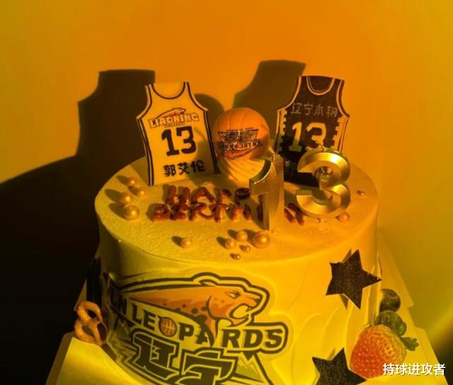 郭艾伦29岁生日快乐！FIBA国际篮联社媒祝贺，郭艾伦称自己很快乐(3)