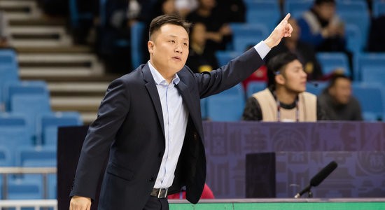中国男篮新任主教练乔大师确实有备而来，在抵达杭州接受采访说到(1)