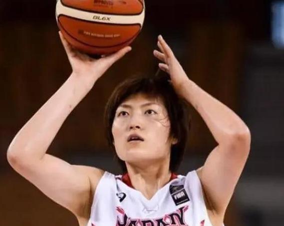前女篮运动员王岑静，加入日本籍4次打败中国队，采访时她说：“我十分高兴”(1)